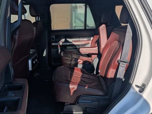 Used 2024 Ford Expedition Limited image 6