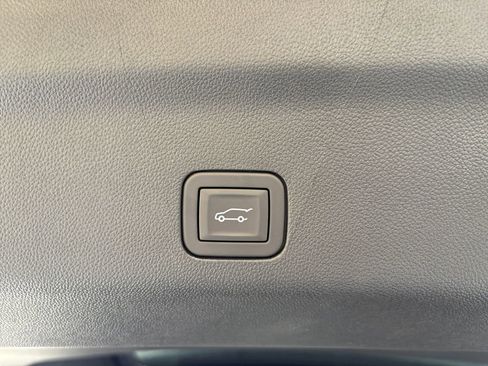 New 2025 Chevrolet Suburban Premier image 11