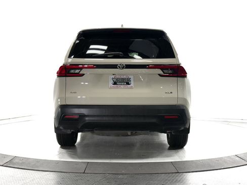 Certified 2024 Toyota Grand Highlander XLE image 9