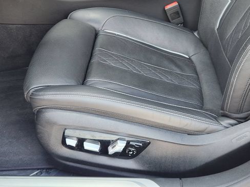Used 2019 BMW 750i w/ M Sport Package RWD image 23