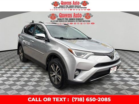 Used 2017 Toyota RAV4 XLE AWD/4WD image 9
