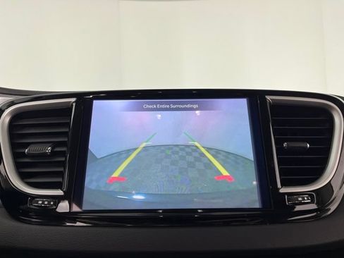 Used 2023 Chrysler Pacifica Touring-L FWD image 26