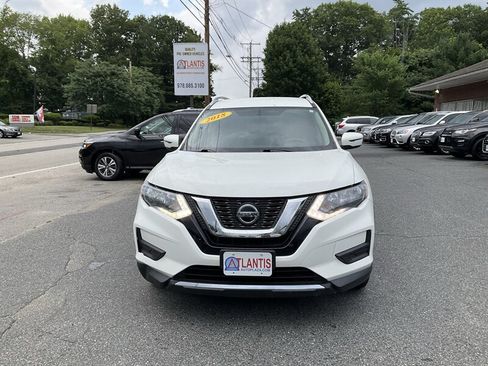 Used 2018 Nissan Rogue SV AWD/4WD image 2