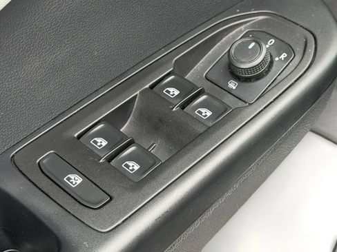 Used 2022 Volkswagen Taos SE FWD image 14