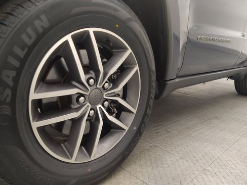 Used 2021 Jeep Grand Cherokee Limited image 31