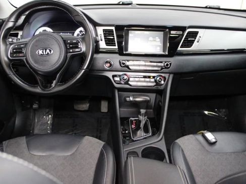 Used 2017 Kia Niro EX image 2