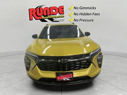 Used 2024 Chevrolet Trax RS w/ Sunroof Package FWD image 8