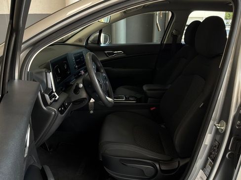Used 2023 Kia Sportage LX AWD/4WD image 9