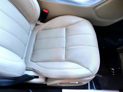 Used 2015 Land Rover Range Rover Sport HSE image 38