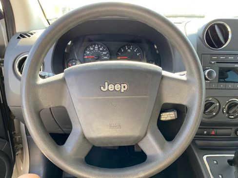 Used 2009 Jeep Compass Sport FWD image 6