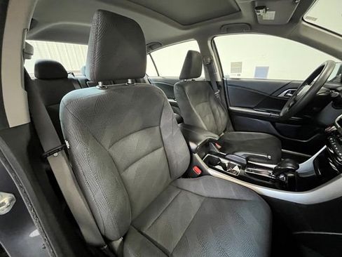 Used 2017 Honda Accord EX image 9