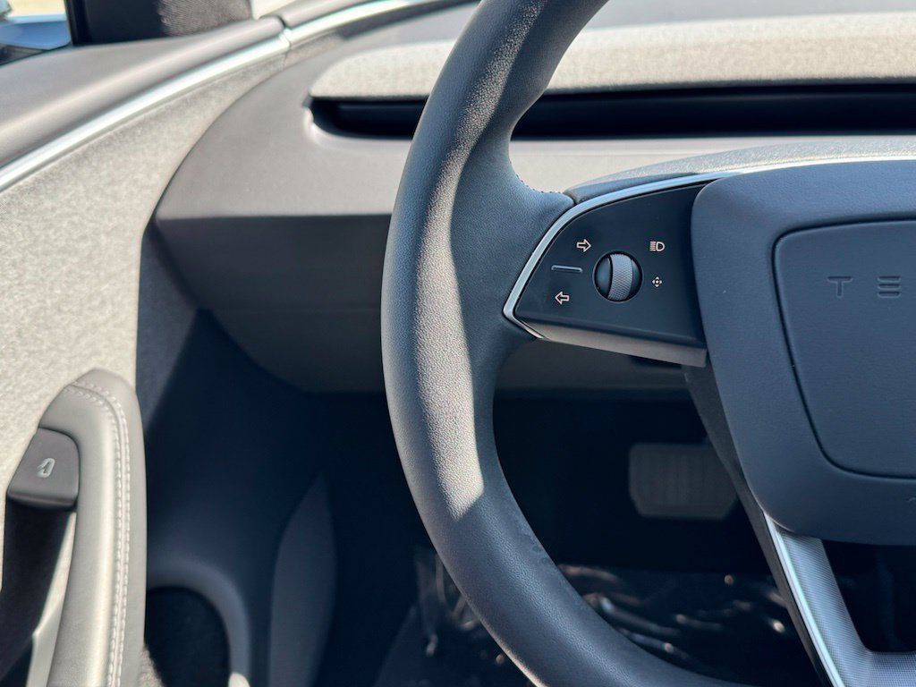 Used 2025 Tesla Model 3 RWD image 8