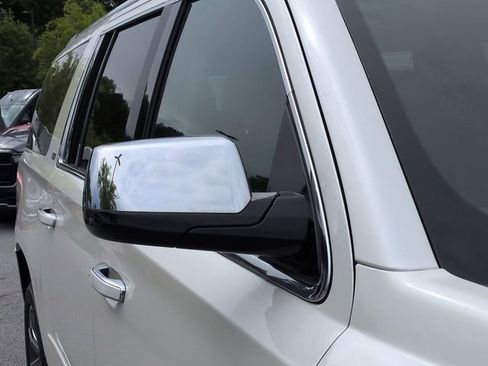 Used 2015 Chevrolet Suburban LTZ RWD image 13