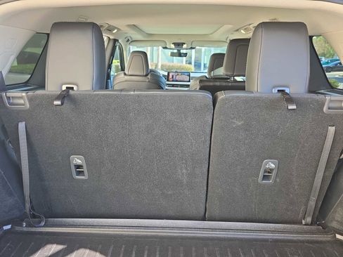 Certified 2026 INFINITI QX60 Luxe w/ Family Package image 7