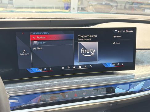 Used 2025 BMW i7 M70 AWD/4WD image 24