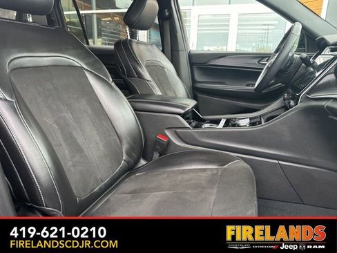 Used 2023 Jeep Grand Cherokee L Laredo image 20