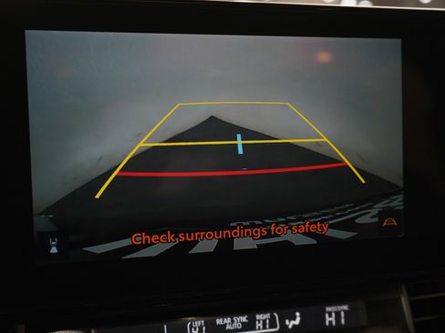 Used 2025 Toyota Sienna Limited image 32