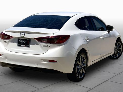 Used 2018 MAZDA MAZDA3 Touring FWD image 11