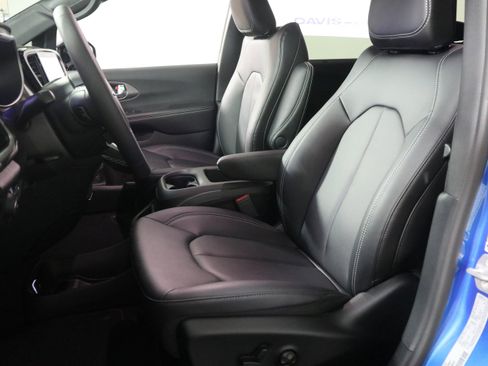 New 2026 Chrysler Pacifica Select image 23