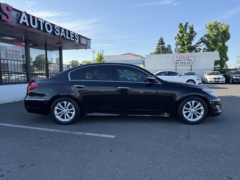 Used 2012 Hyundai Genesis 3.8 image 2