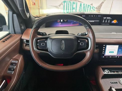 Used 2025 Lincoln Navigator Reserve AWD/4WD image 14