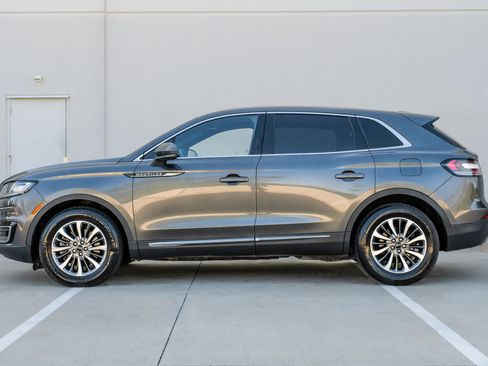 Used 2019 Lincoln Nautilus Select image 11
