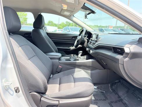 Used 2024 Nissan Altima 2.5 S FWD image 23
