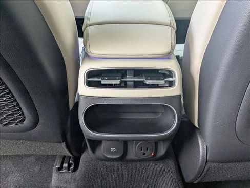 Used 2023 Genesis GV70 2.5T w/ Advanced Package image 19