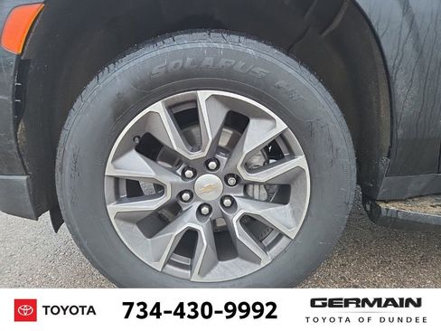 Used 2022 Chevrolet Suburban LT w/ LT Signature Package image 12