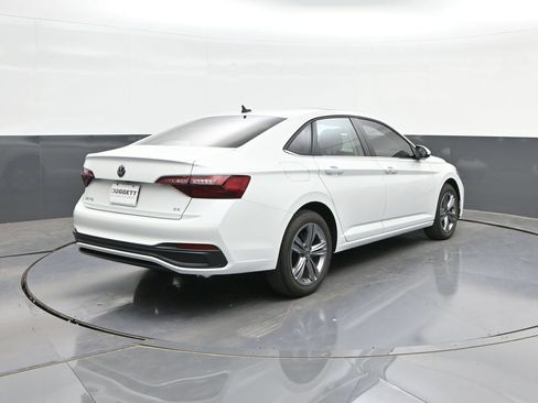 Used 2024 Volkswagen Jetta SE w/ Panoramic Sunroof Package FWD image 11