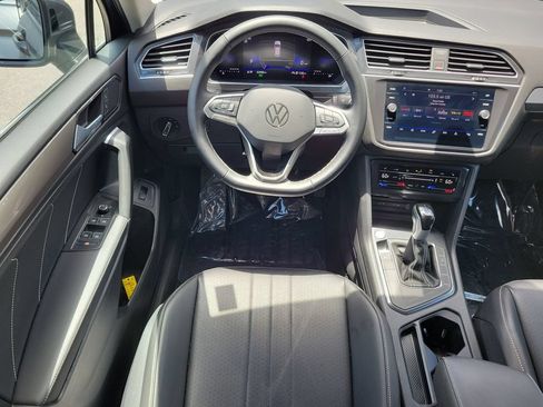 Used 2024 Volkswagen Tiguan SE FWD image 14