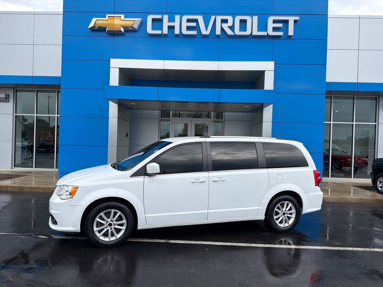 Used 2018 Dodge Grand Caravan SXT FWD image 1