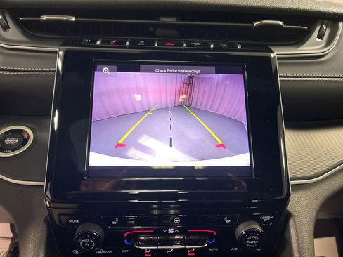 Used 2024 Jeep Grand Cherokee Altitude image 17