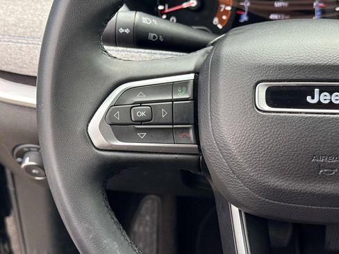 Used 2024 Jeep Compass Latitude AWD/4WD image 31