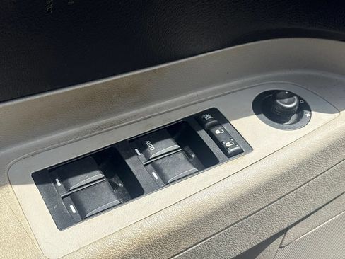 Used 2007 Chrysler 300 RWD image 12