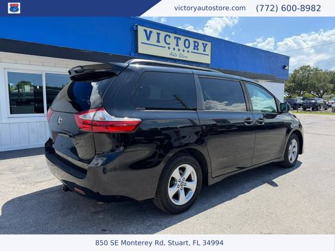 Used 2019 Toyota Sienna LE FWD image 3