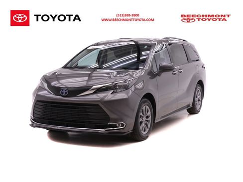 Used 2024 Toyota Sienna XLE image 1