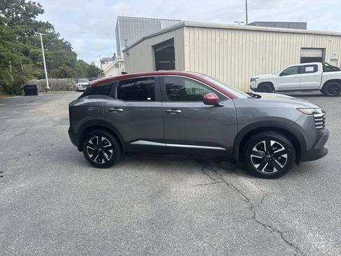 Used 2025 Nissan Kicks SV w/ Charging Package AWD/4WD image 4