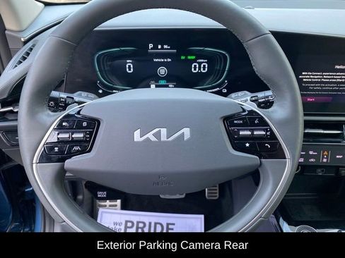 Used 2023 Kia Niro SX Touring image 8