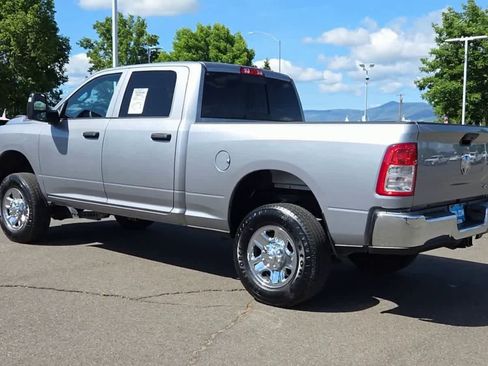 Used 2024 RAM 2500 Tradesman w/ Chrome Appearance Group AWD/4WD image 6