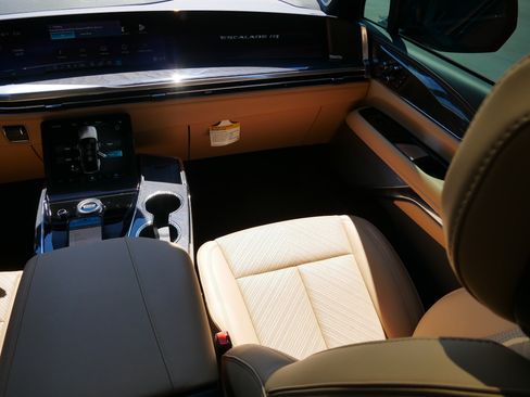 Certified 2026 Cadillac Escalade IQ Sport 2 AWD/4WD image 9