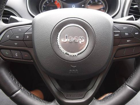 Used 2019 Jeep Cherokee Trailhawk w/ Comfort/Convenience Group AWD/4WD image 9