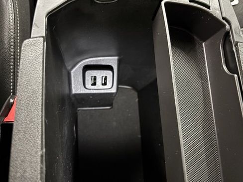 Used 2023 GMC Terrain SLT image 30