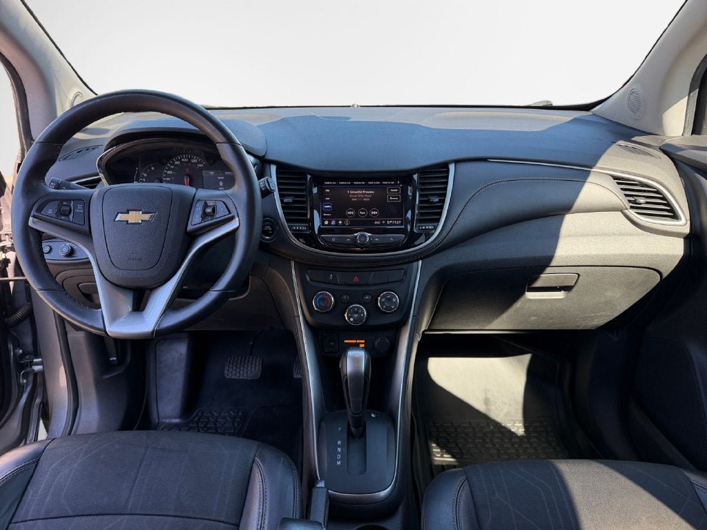 Used 2020 Chevrolet Trax LT w/ LT Convenience Package AWD/4WD image 16