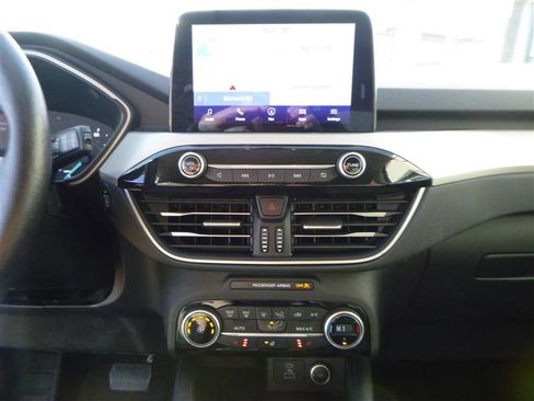 Used 2021 Ford Escape SE w/ SE Sport Appearance Package image 12