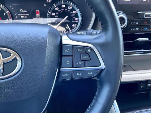 Used 2020 Toyota Highlander Platinum image 25