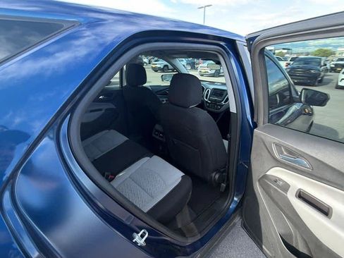 Used 2022 Chevrolet Equinox LS AWD/4WD image 25