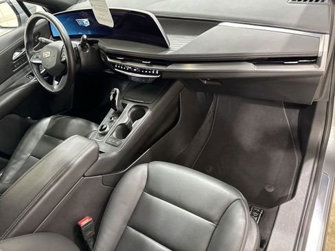 Certified 2025 Cadillac XT4 Premium Luxury image 29