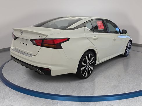 Certified 2021 Nissan Altima 2.5 SR w/ SR Premium Package FWD image 5