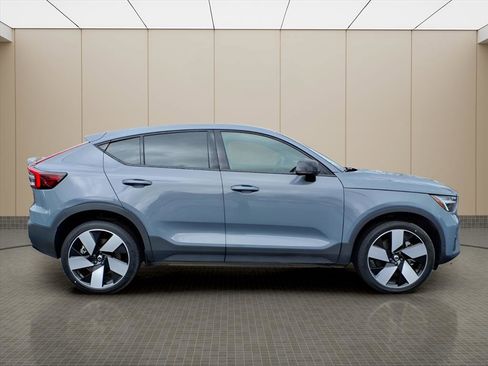 Used 2023 Volvo C40 P8 Recharge Ultimate image 22